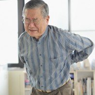 Đau lưng – Cẩn thận mắc bệnh thoái hóa cột sống