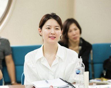 Lee Young Ae đẹp không tì vết ngày tái xuất màn ảnh