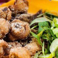 Cách làm món gà rang muối thơm ngon đãi khách