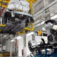 Ô tô nhập 400 triệu đổ về Việt Nam: Găm tiền chờ mua