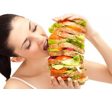Sai lầm khi ăn uống khiến bạn vừa xấu vừa tăng cân