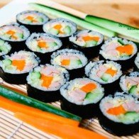 Cách làm cơm cuộn giản dị cho bữa trưa ngon miệng