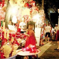 Cha mẹ mua đồ chơi theo ý con, dễ gieo cho trẻ tính cách đòi hỏi