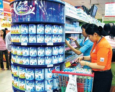 Giá sữa chây ỳ khiến người tiêu dùng bức xúc