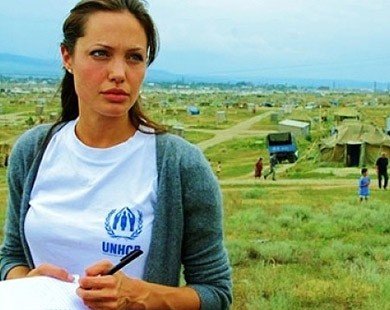 Angelina Jolie và mối duyên có tên Campuchia