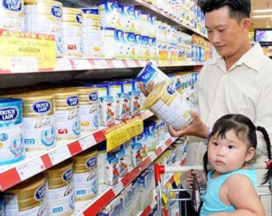Làm rõ việc không giảm giá sữa cho trẻ dưới 6 tuổi