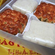 Tràn lan bánh trung thu bẩn