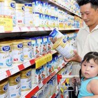 Làm rõ việc không giảm giá sữa cho trẻ dưới 6 tuổi
