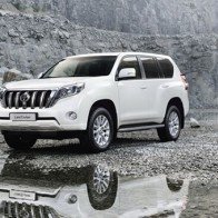 Toyota Land Cruiser 2016 chỉ “ngốn” nhiên liệu 7,4 lít/100 km