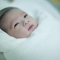 Dấu hiệu trẻ sơ sinh phát triển đúng chuẩn cần có