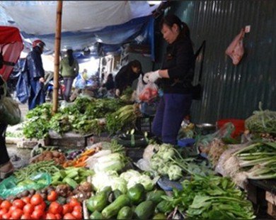 Hà Nội: Giá rau xanh tăng mạnh vì trời mưa