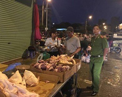 Hà Nội: Phát hiện tim lợn mốc xanh được bán công khai ngoài chợ