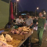 Hà Nội: Phát hiện tim lợn mốc xanh được bán công khai ngoài chợ