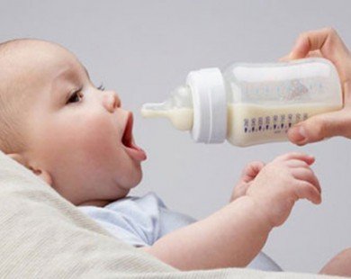 6 sai lầm ”không thể tha thứ” khi pha sữa cho trẻ