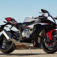 Yamaha giới thiệu YZF-R1S - xe cho người ít tiền