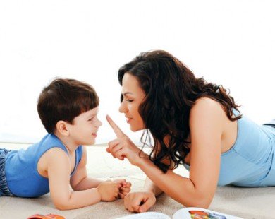 Chiêu hay mẹ giúp con khắc phục tật nói lắp nhanh chóng