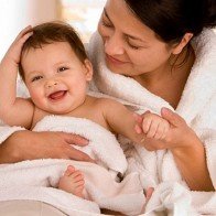 Kinh nghiệm trị ho hiệu quả cho bé bằng bài thuốc ngâm chân