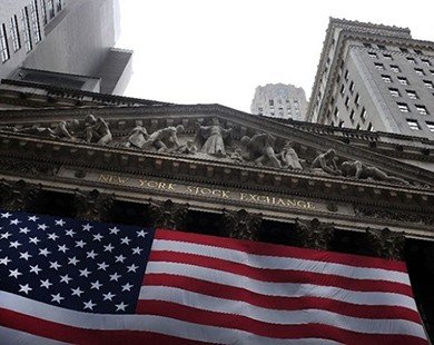 Chứng khoán Mỹ tăng vọt nhờ cổ phiếu ngân hàng
