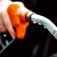 Xăng giảm, dầu tăng giá từ 15h