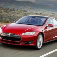 Tesla dồn sức cho mẫu xe điện Model 3