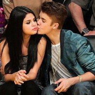 Justin vẫn yêu và cầu xin Selena quay trở lại trong MV mới?