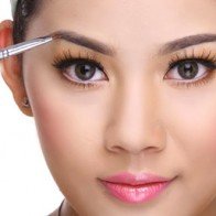 Những bí quyết đơn giản sở hữu đôi lông mày dày tự nhiên