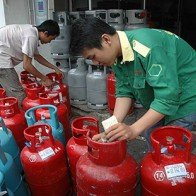 Giá gas tăng 17.000 đồng/bình 12kg
