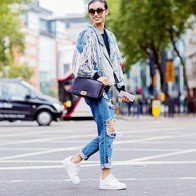 Tín đồ thời trang mix sneakers trắng ngày lạnh thế nào?