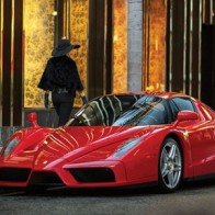 Siêu xe Ferrari Enzo của võ sỹ triệu phú Floyd Mayweather được bán đấu giá
