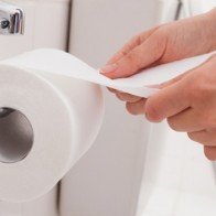 Tác hại khôn lường từ thói quen khi dùng giấy vệ sinh