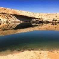 Hồ nước bí ẩn xuất hiện giữa sa mạc chỉ sau một đêm