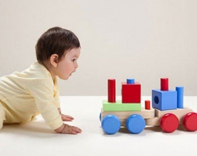 Nguyên tắc khi chọn đồ chơi cho bé dưới 6 tháng tuổi
