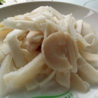 Thử măng canh chua nấu thịt gà, hạt dổi Hòa Bình