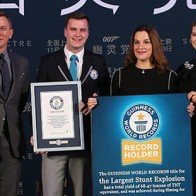 Cảnh cháy nổ trong 'Spectre' lập kỷ lục Guinness