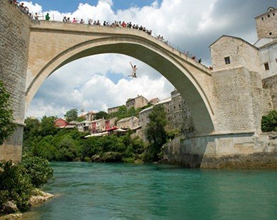 Tục lệ nhảy cầu để trưởng thành ở Bosnia và Herzegovina