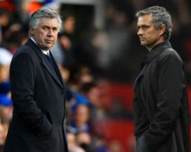 Chelsea: Ancelotti “vừa đấm vừa xoa” Mourinho