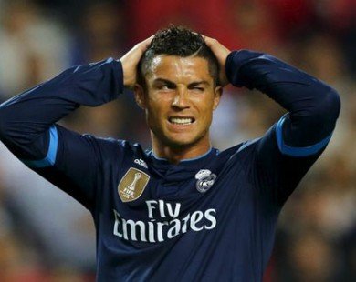 Đòi sa thải Benitez, Ronaldo bị Real Madrid rao bán?