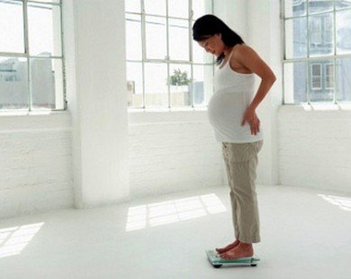 Tăng cân nhiều khi mang thai sẽ gây hại cho cả mẹ và bé