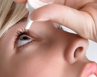 Sai lầm tệ hại khi dùng thuốc nhỏ mắt phải bỏ ngay trước khi muộn