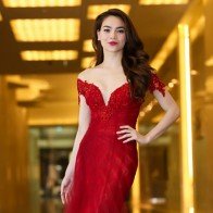 Đắm say với đầm dạ hội đỏ của dàn sao Việt