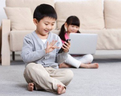 6 việc bố mẹ cần làm để trẻ chơi điện thoại, ipad an toàn