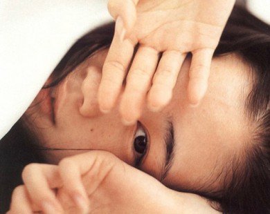 5 mẹo nhỏ giúp bạn tận dụng tối đa công dụng của kem dưỡng mắt