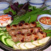 Món ngon cuối tuần: Nem nướng thơm ngon đón gió lạnh đầu mùa
