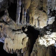 Phát hiện 23 hang động mới ở vịnh Hạ Long