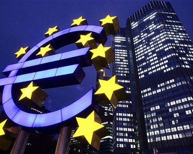 ECB hạ lãi suất tiền gửi xuống mức -0,3%