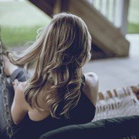 Này các cô gái, tự lập đi nhé!