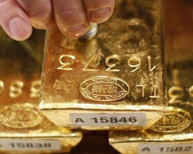Giá vàng thế giới rời khỏi mức “đỉnh” của ba tuần qua