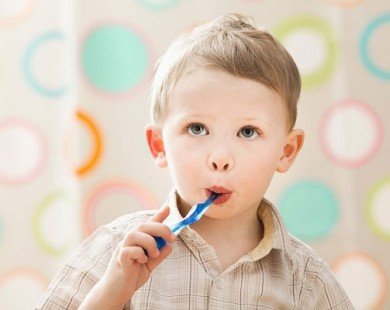 Cách vệ sinh răng miệng đúng cách cho con