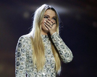 Nữ sinh 17 tuổi chiến thắng X Factor Anh quốc 2015