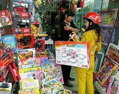 Hoang mang trước “ma trận” đồ chơi độc hại trên thị trường
